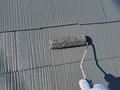 甲府市　スレート屋根　塗装工事　上塗り